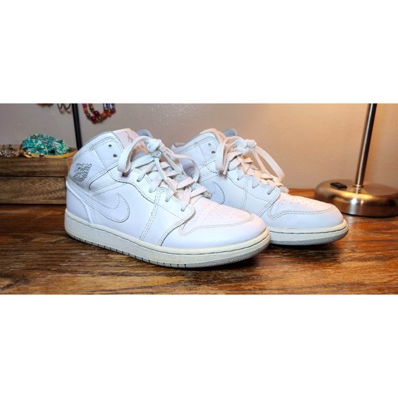 Nike Air Jordan 1 Mid Top Sneakers '15 White Wolf Grey Great Condition 4Y W5.5 - Picture 2 of 11